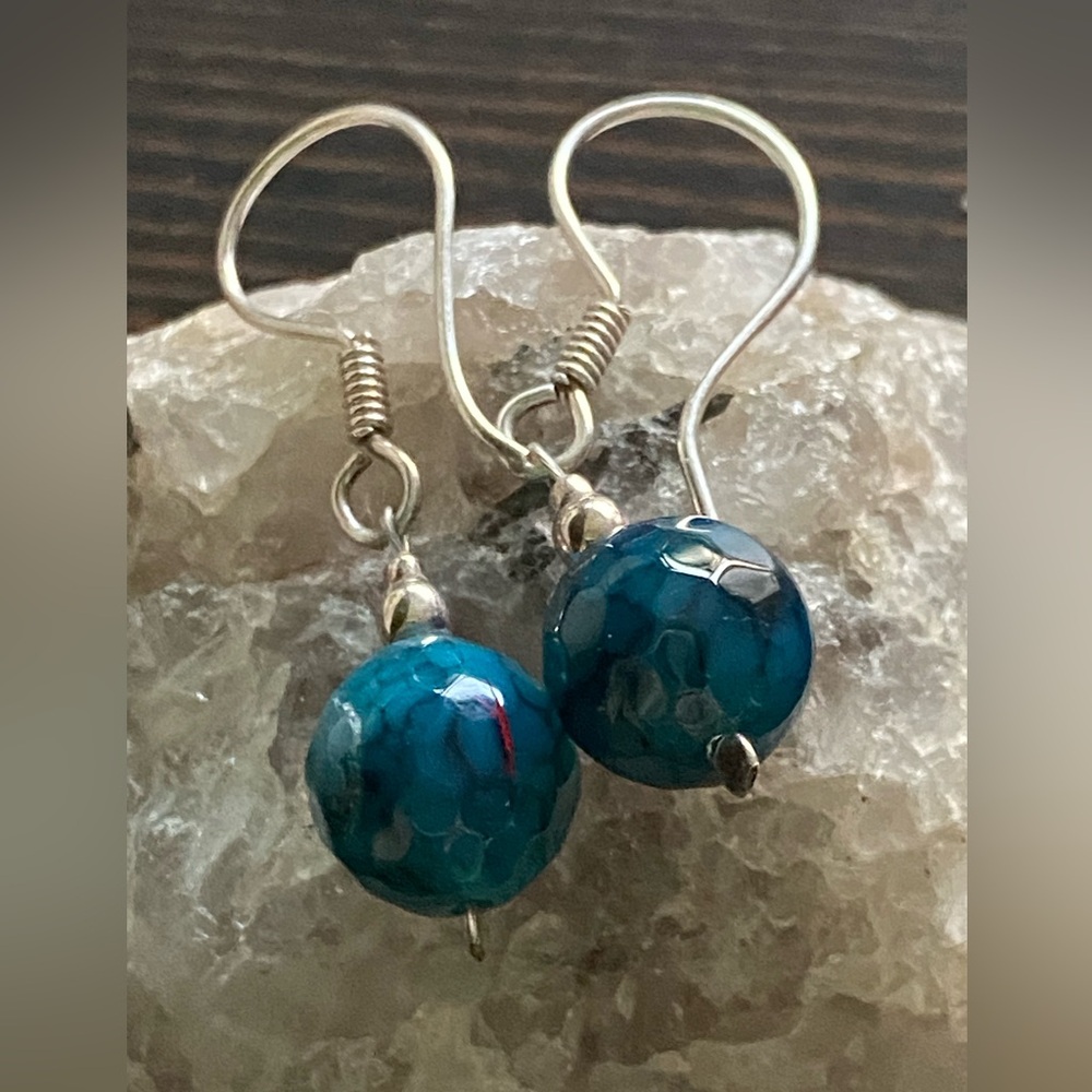 Single faceted stone drop earrings - with silver wire - EUC
